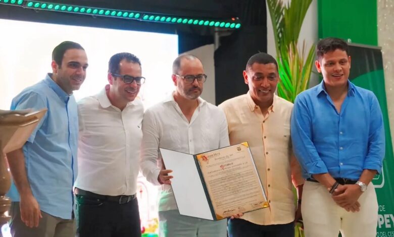 De izquierda a derecha, diputado Fawzi Mudvi, Vicepresidente de la Asamblea, diputado Miguel Ángel Gutiérrez, presidente, Oscar Cifuentes Vargas, gerente general de Gremca, diputado Ronald Castilla 2 vicepresidente y diputado José Mario Rodríguez.